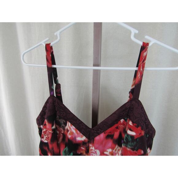 Torrid Scuba Knit and Lace Peplum Top V Neck Burgundy Purple Floral 1X Tank Top - Picture 4 of 9